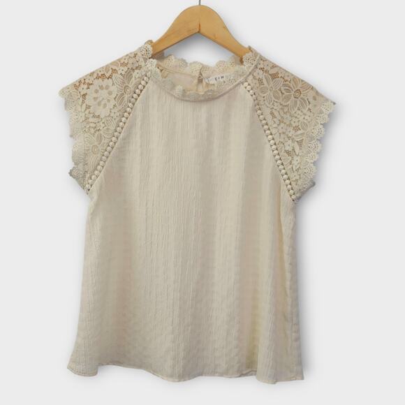 E & M Top Size Medium Cream Lace Sleeves Lightweight Boho Coquette Feminine‎ - Picture 1 of 11